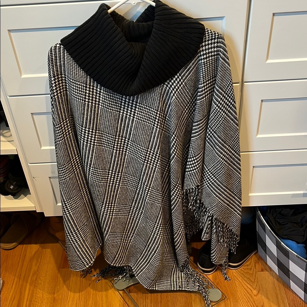 Chic Black and White Plaid Poncho